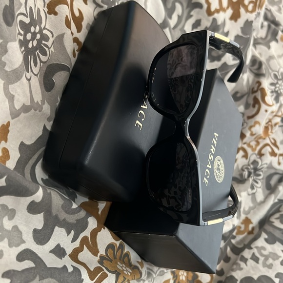 Versace Sunglasses - Picture 4 of 4